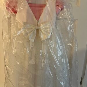 Elegant White Dress with Bow